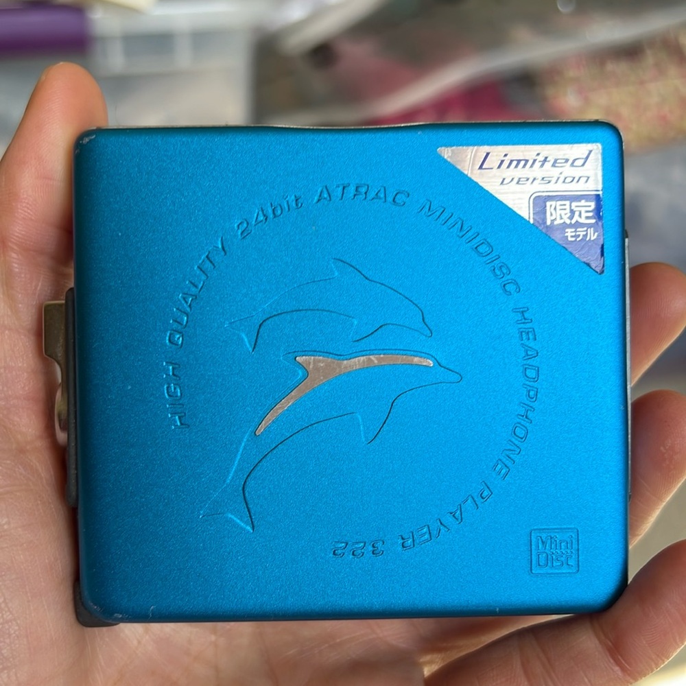 Sharp mini disc player. Dolphin limited edition. 24 bit Atrac playet 322. Blue